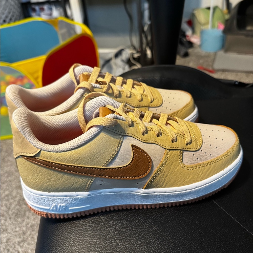 Nike Beige and Brown Sneakers